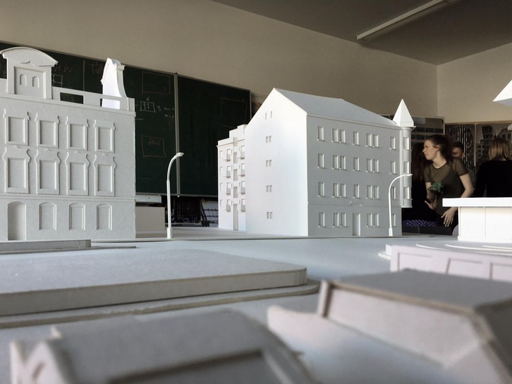 nadrazni - spolecny model